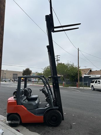 2015 TOYOTA 8FGU25 - Imagen 1 de 12